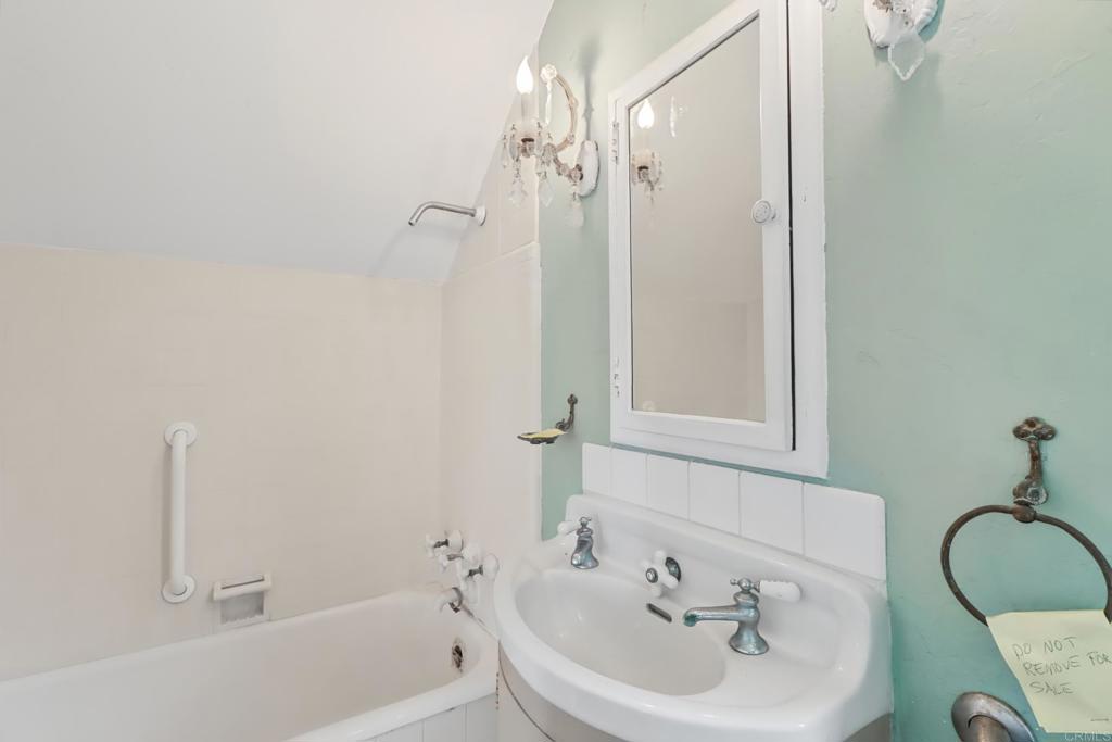 5669 Bellevue Avenue