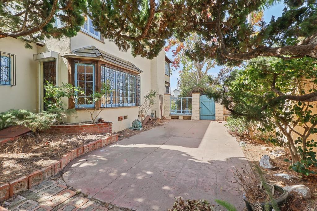 5669 Bellevue Avenue