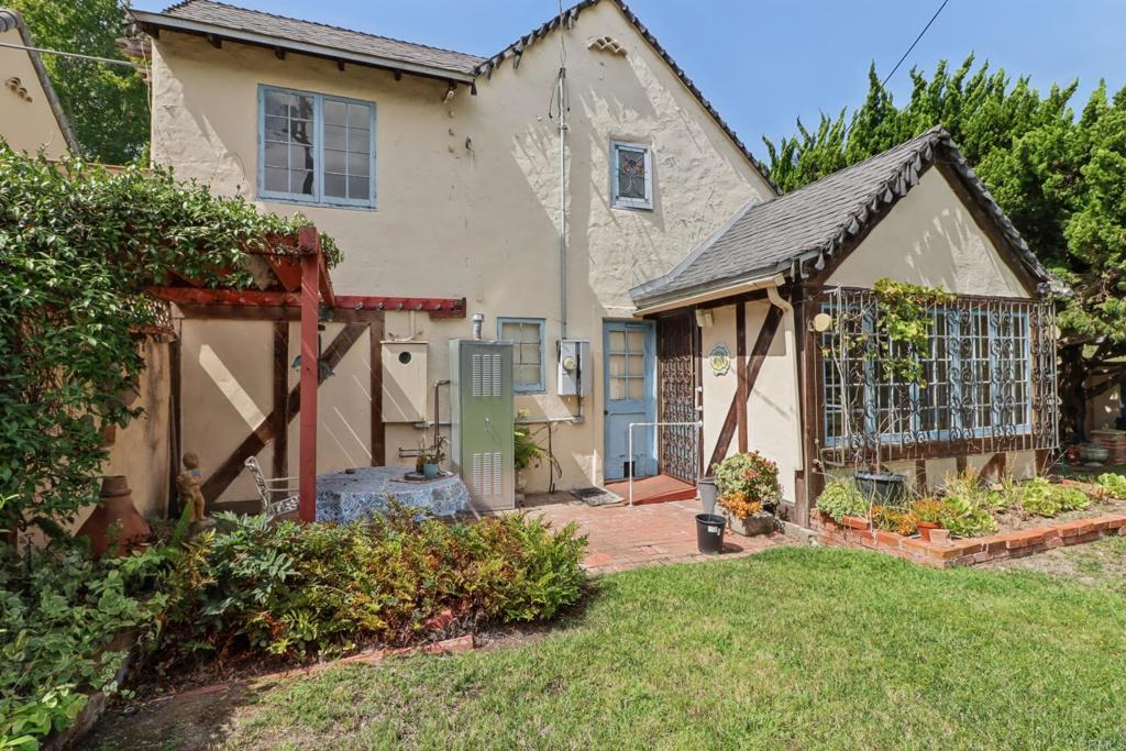5669 Bellevue Avenue