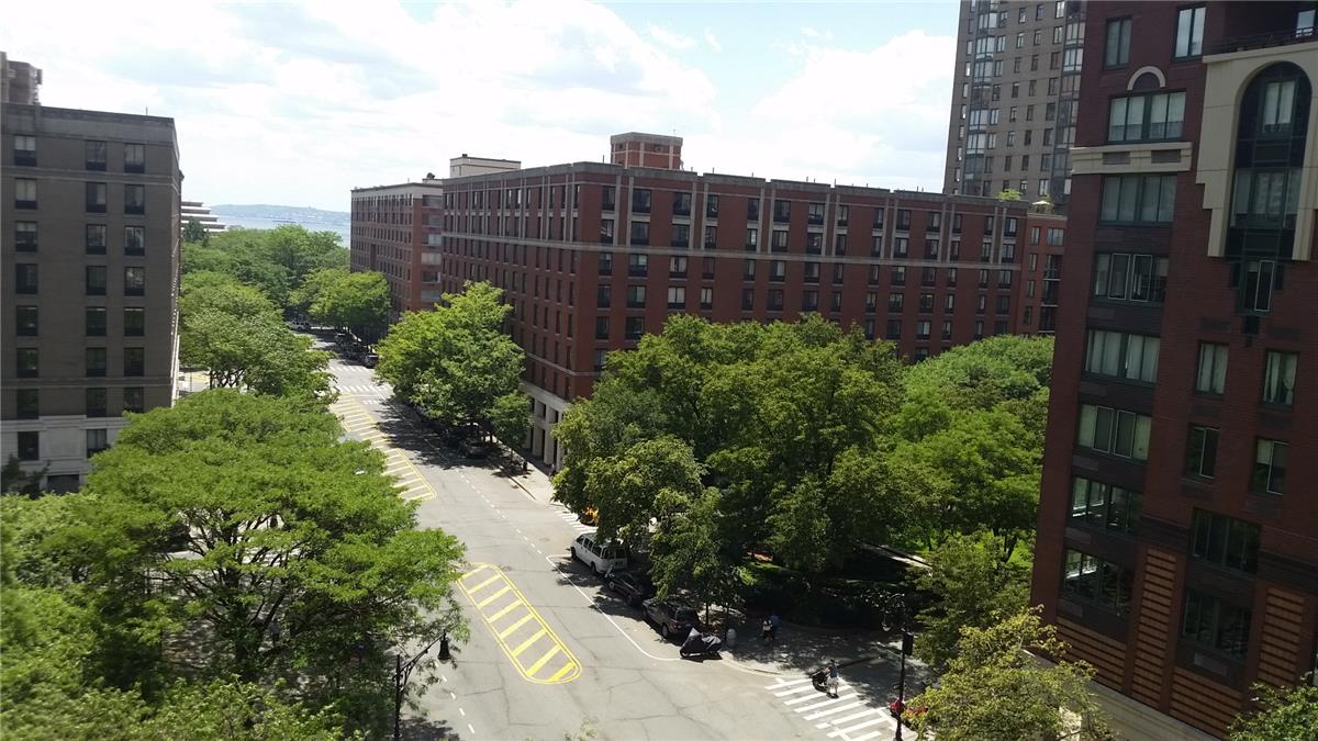 225 Rector Pl Unit: 8R
