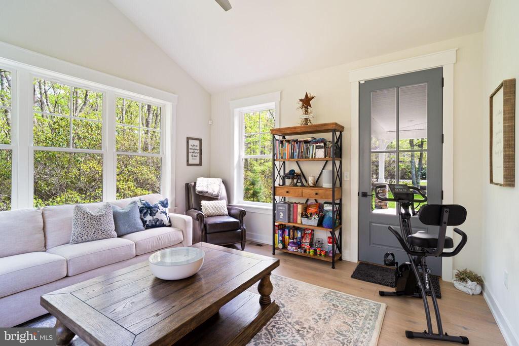 807 Curran Ct