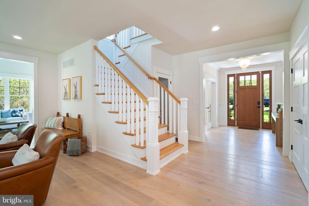 807 Curran Ct