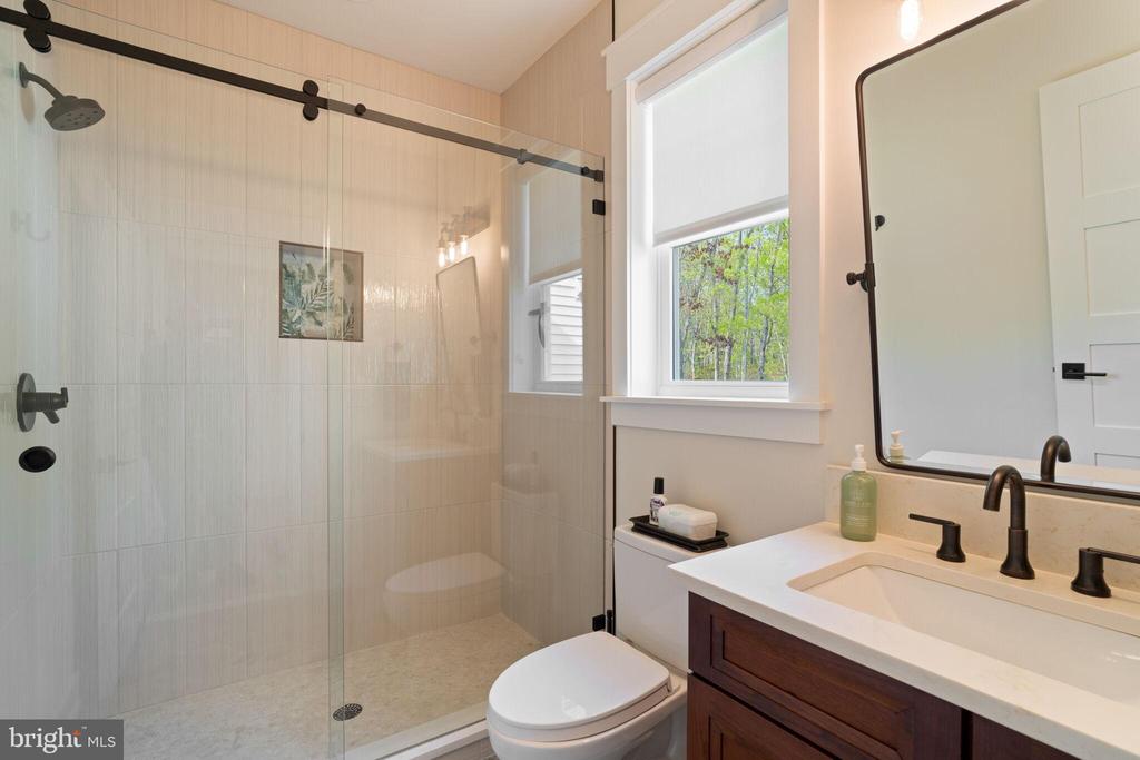 807 Curran Ct