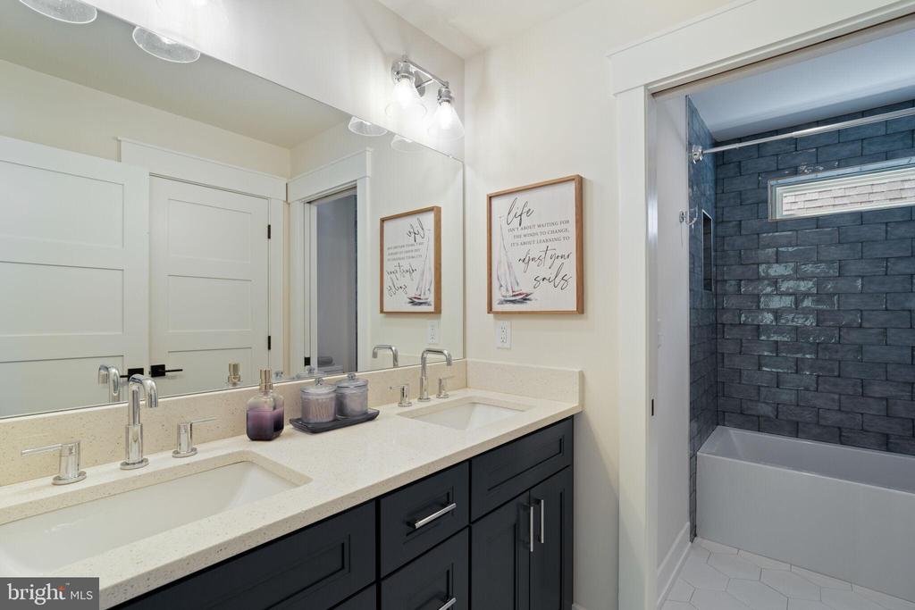 807 Curran Ct