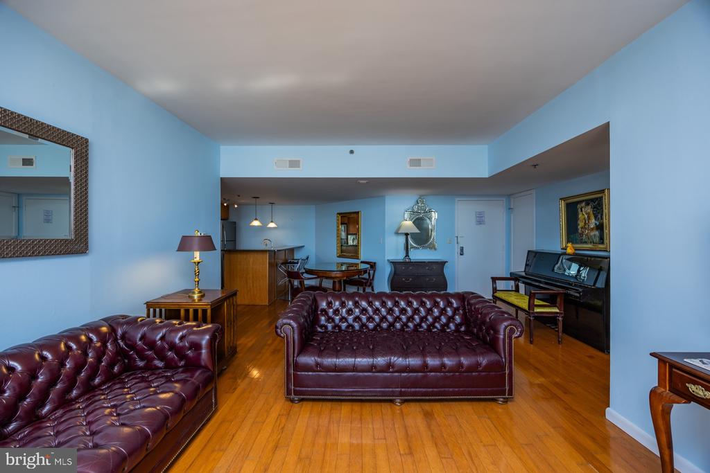 3851 BOARDWALK 1502