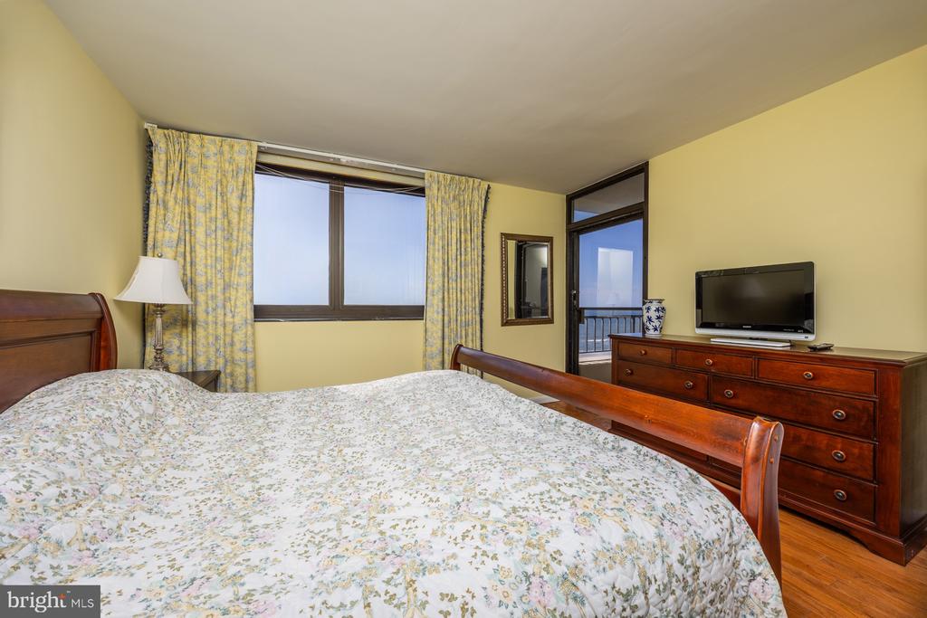 3851 BOARDWALK 1502