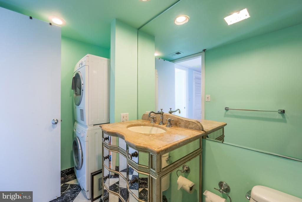 3851 BOARDWALK 1502