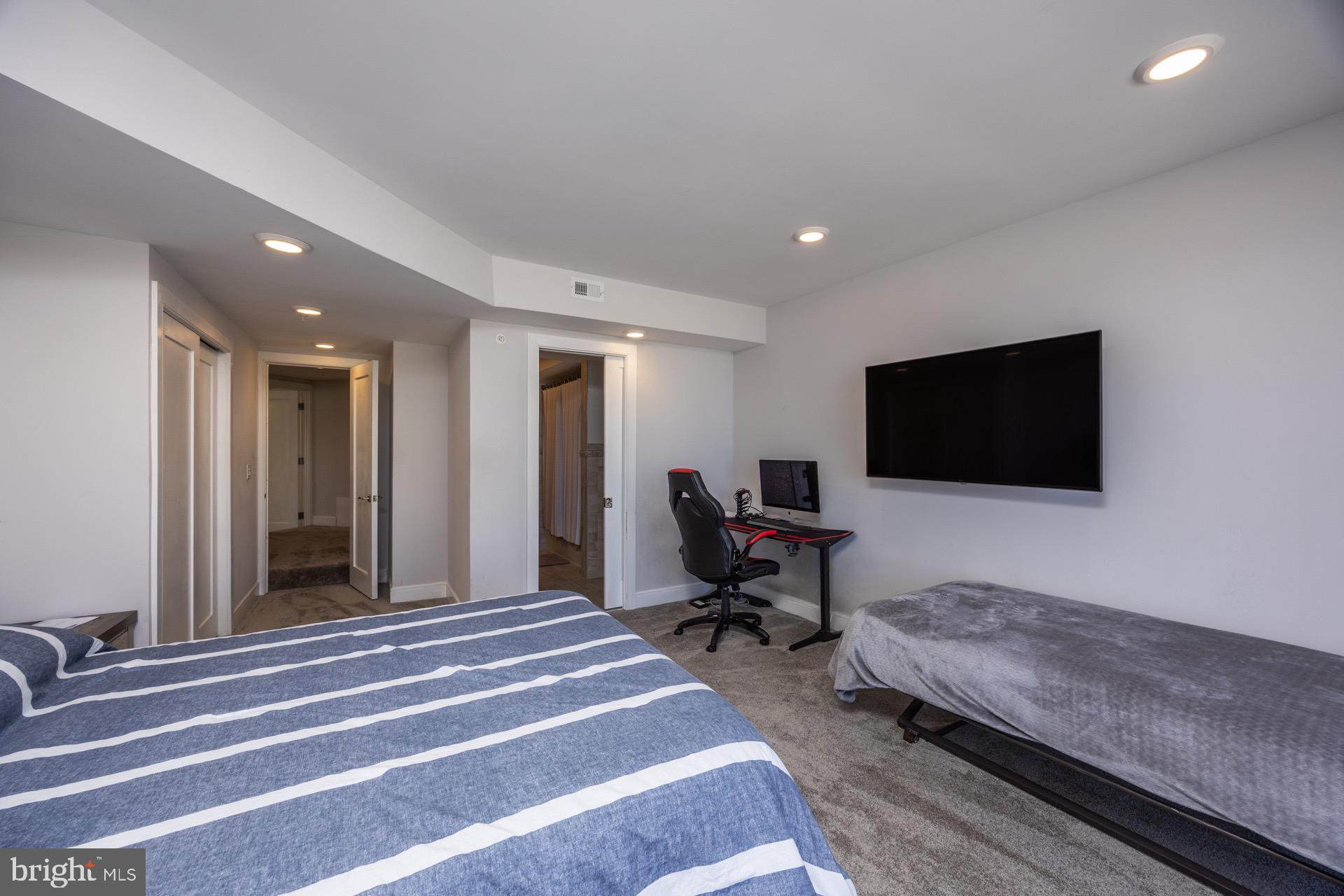 3101 BOARDWALK 3403-3405