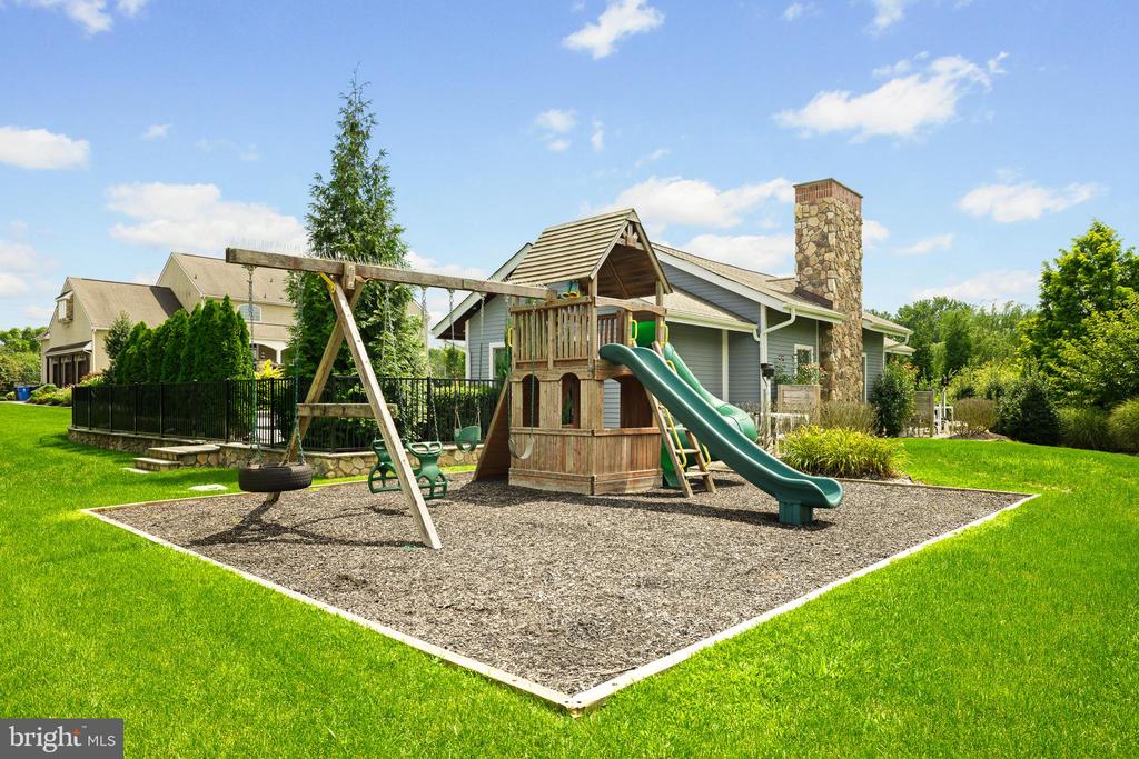 171 Country Club Dr