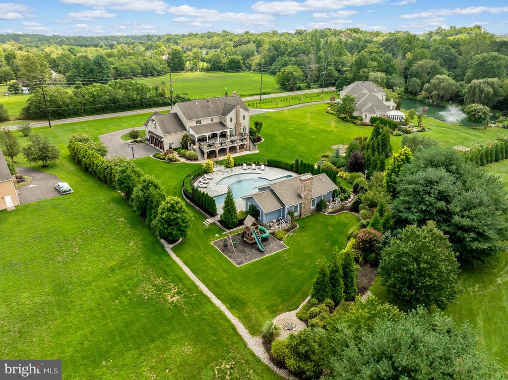 171 Country Club Dr