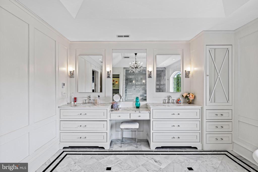 171 Country Club Dr