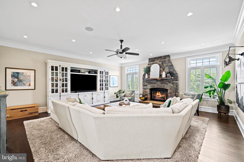 171 Country Club Dr
