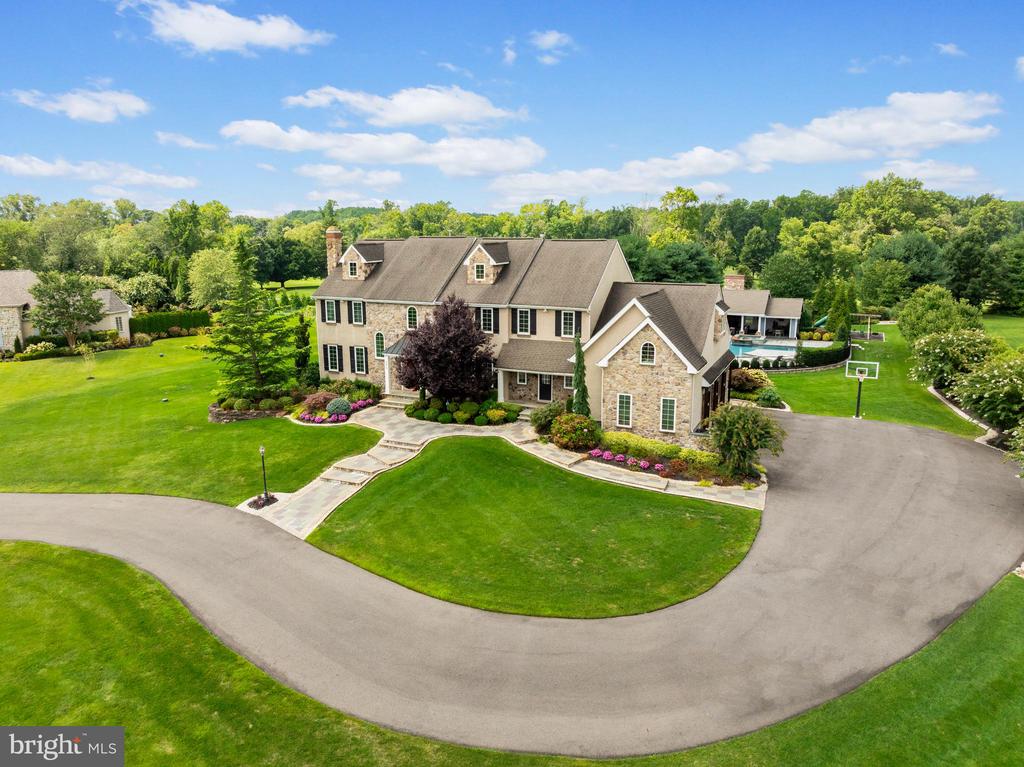 171 Country Club Dr