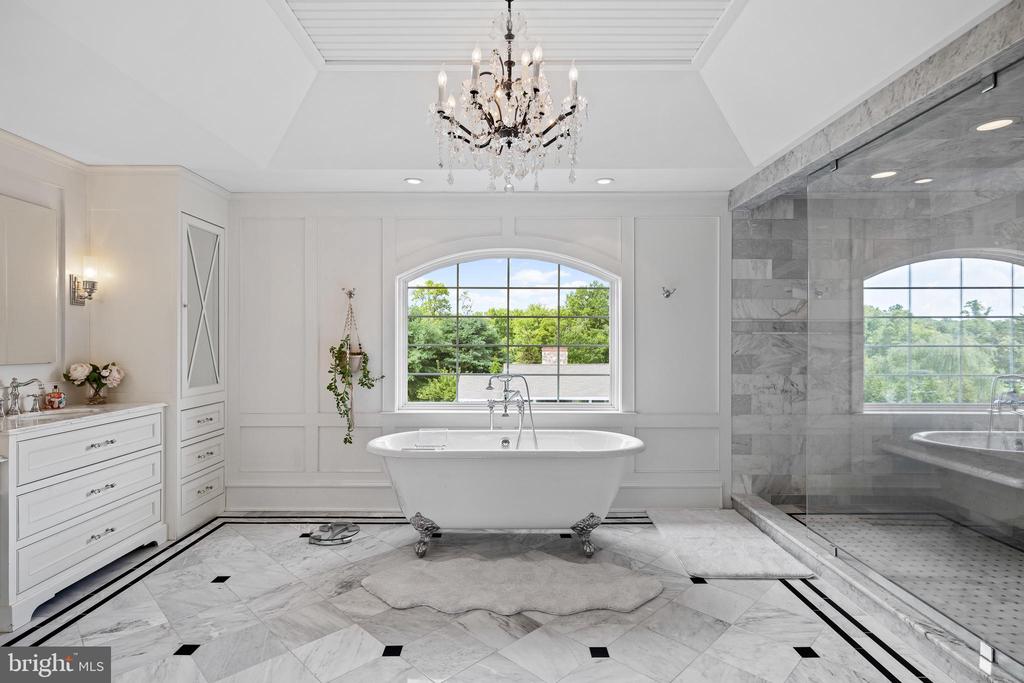 171 Country Club Dr