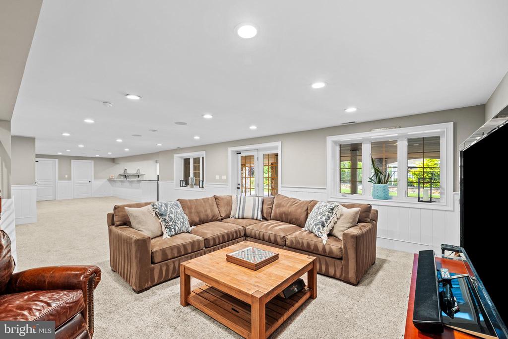 171 Country Club Dr