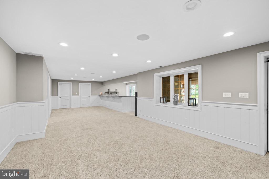 171 Country Club Dr