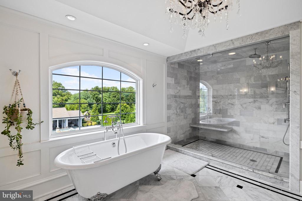 171 Country Club Dr
