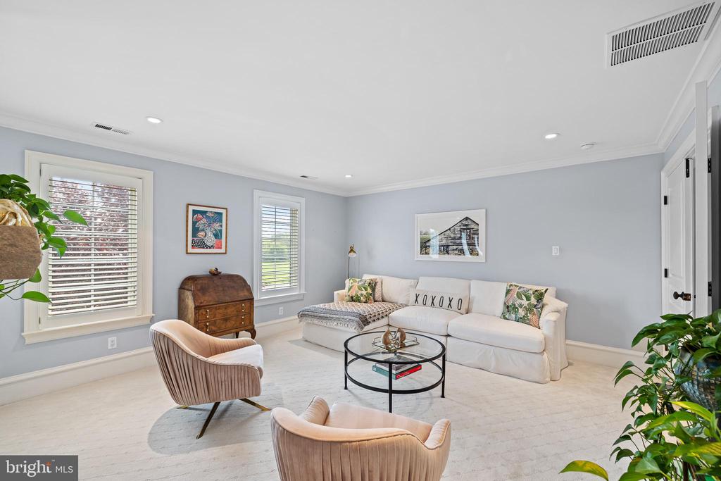 171 Country Club Dr
