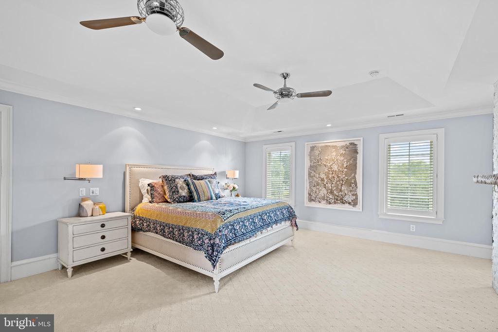 171 Country Club Dr
