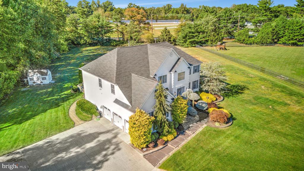 6 Amberwood Ln