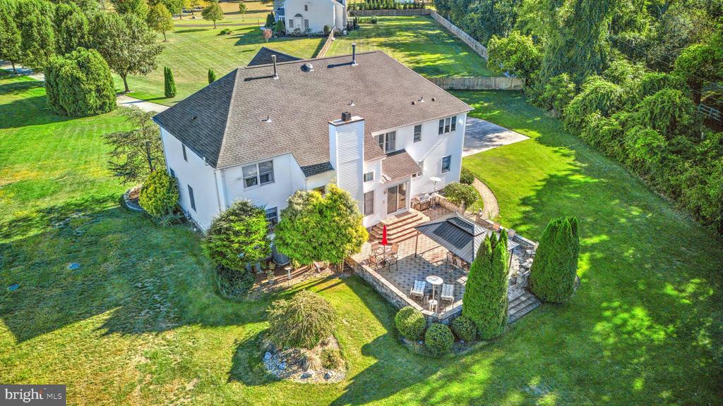6 Amberwood Ln