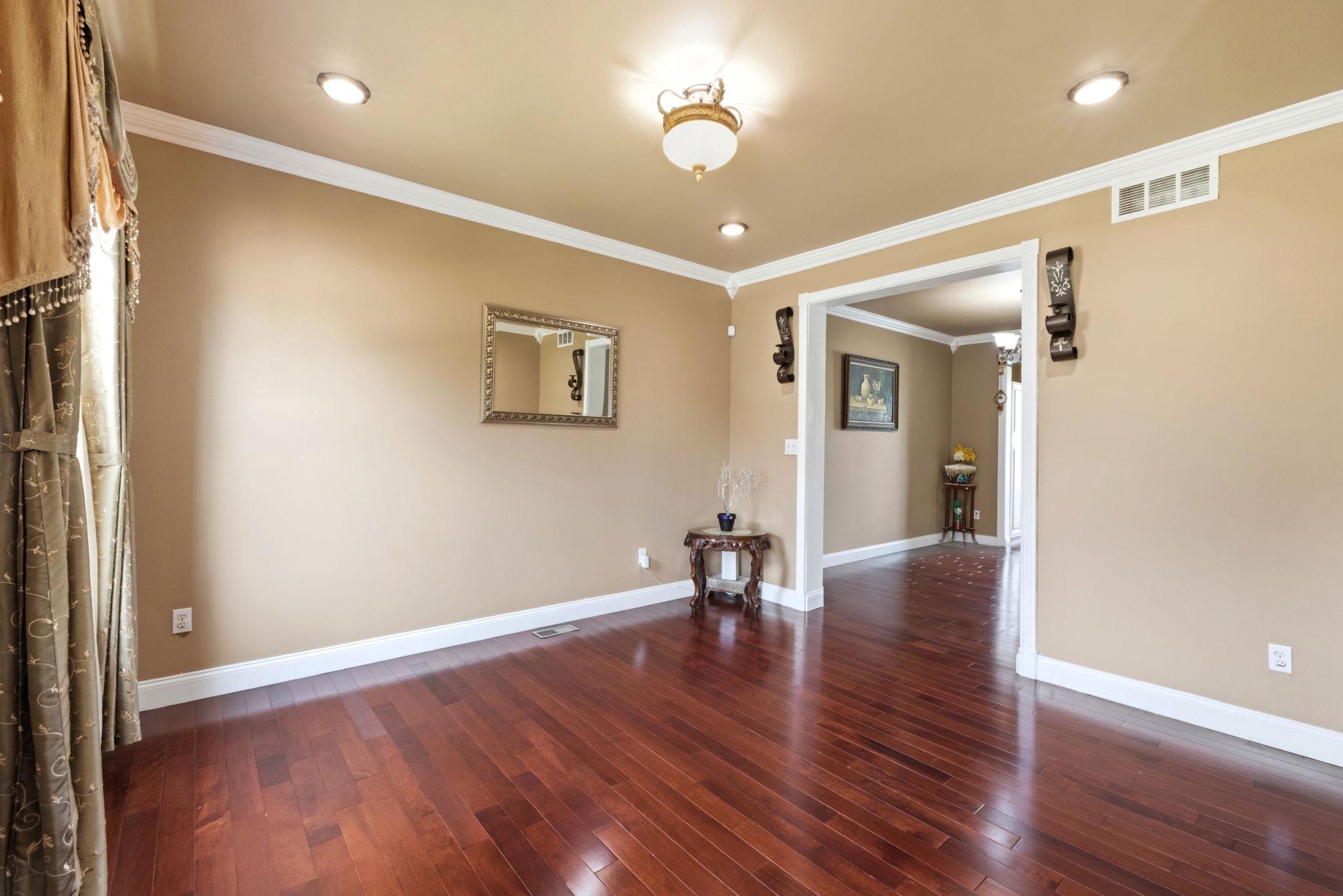 17 PADDOCK ROAD