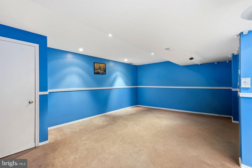 17 PADDOCK ROAD