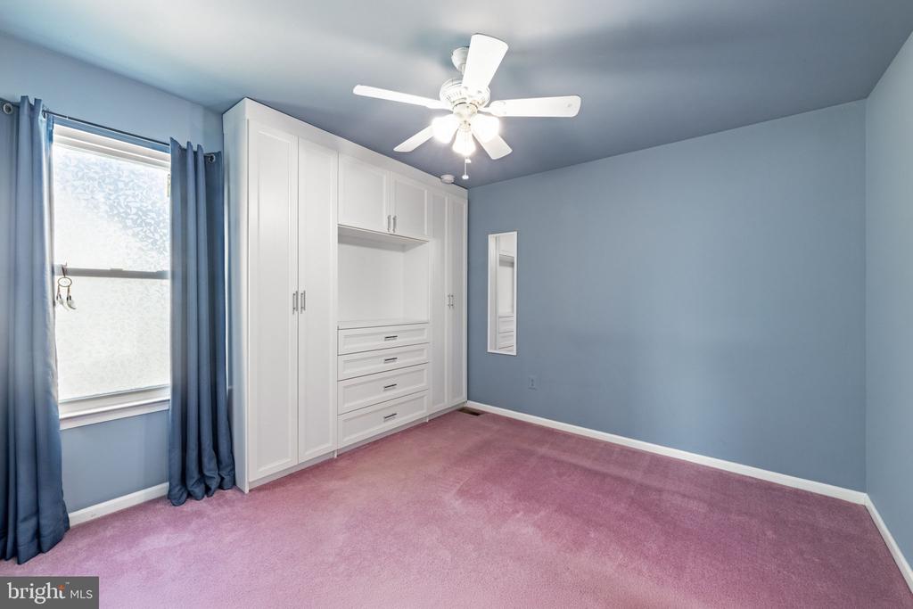 17 PADDOCK ROAD