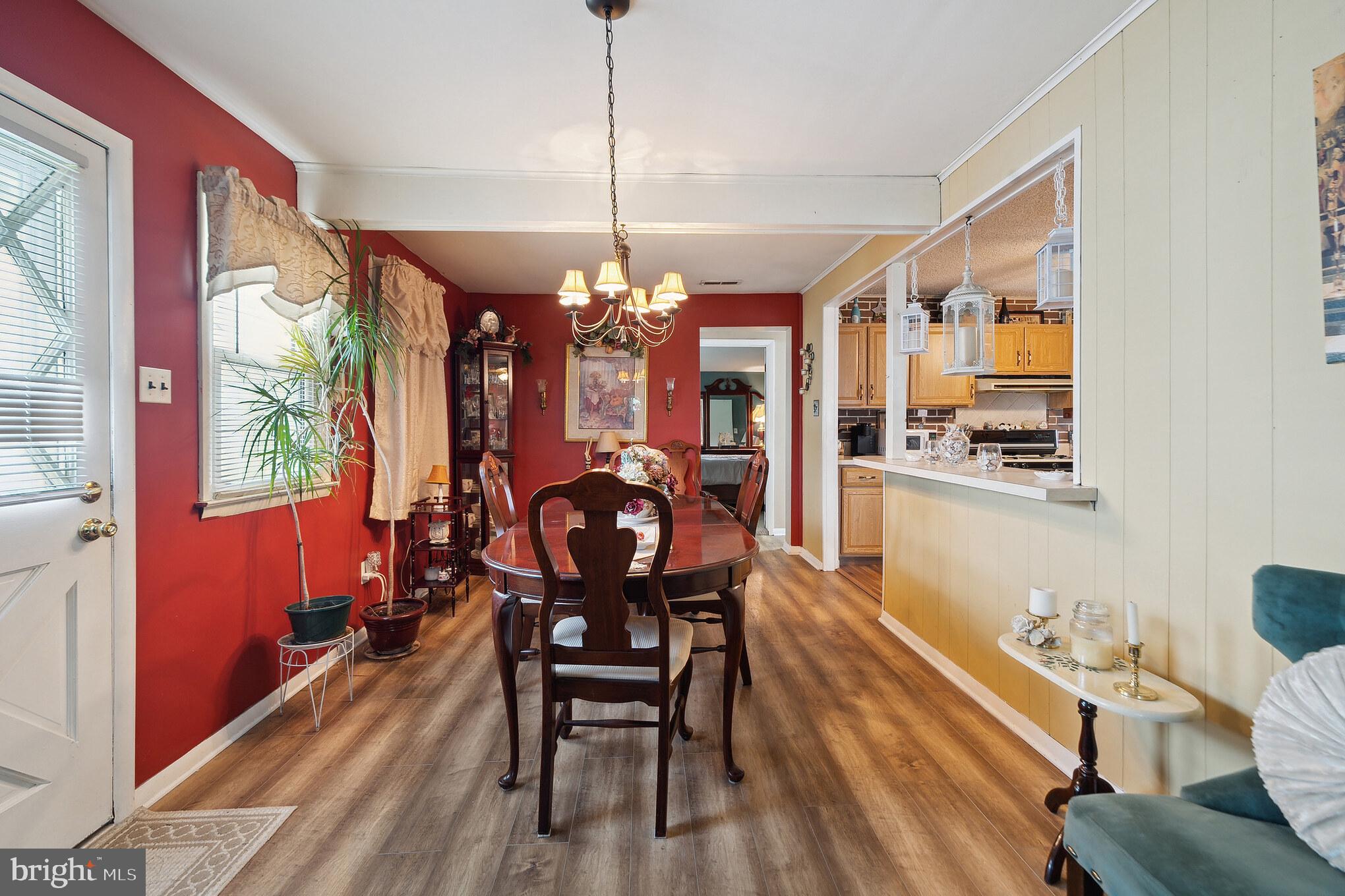 61 Oak Ave