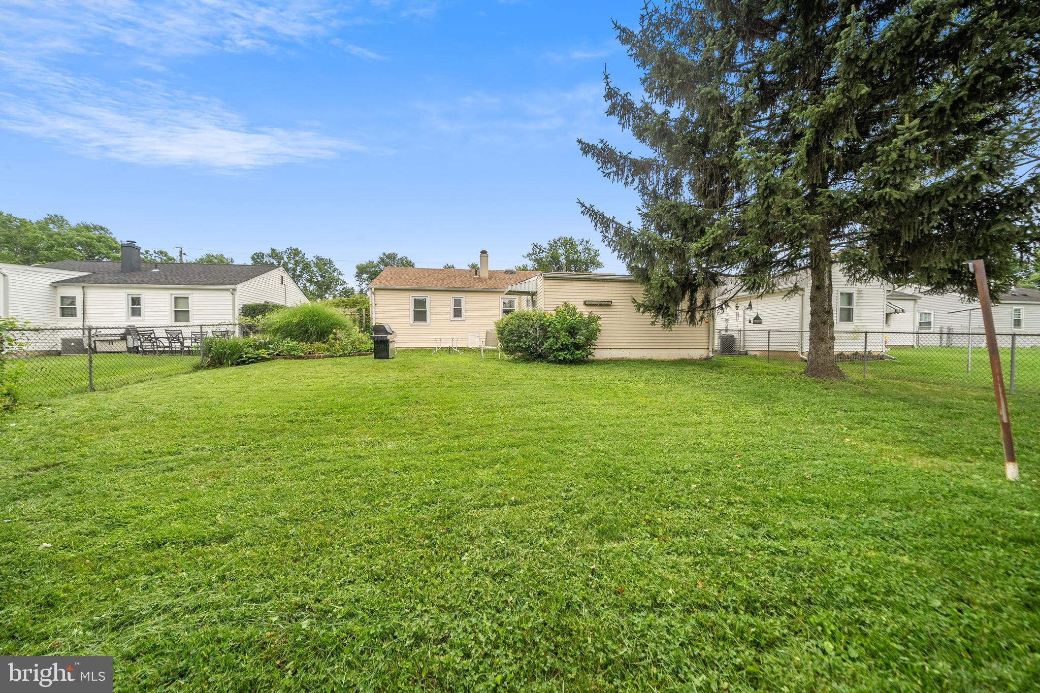 61 Oak Ave