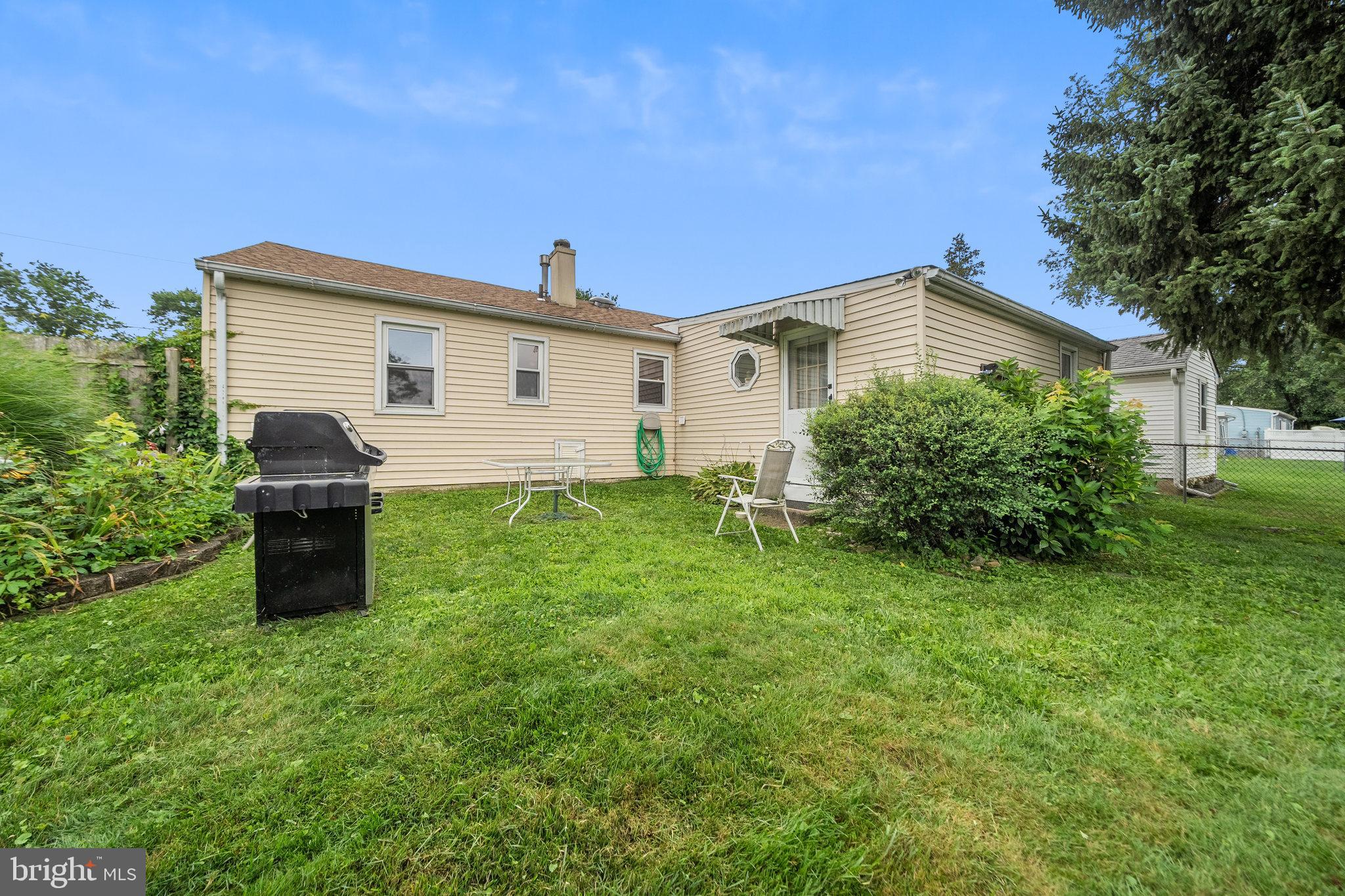 61 Oak Ave