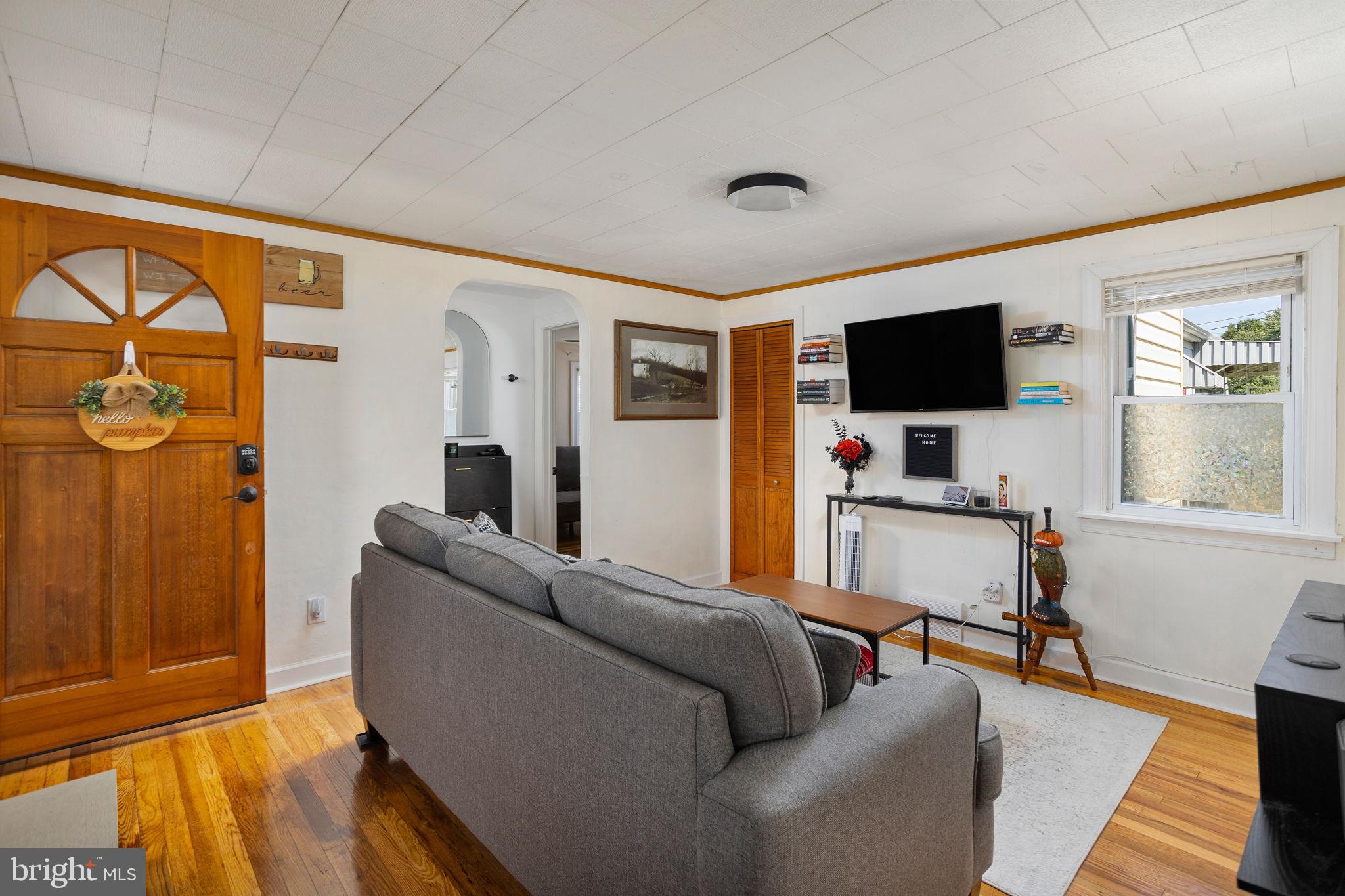 615 Winthrop Ave