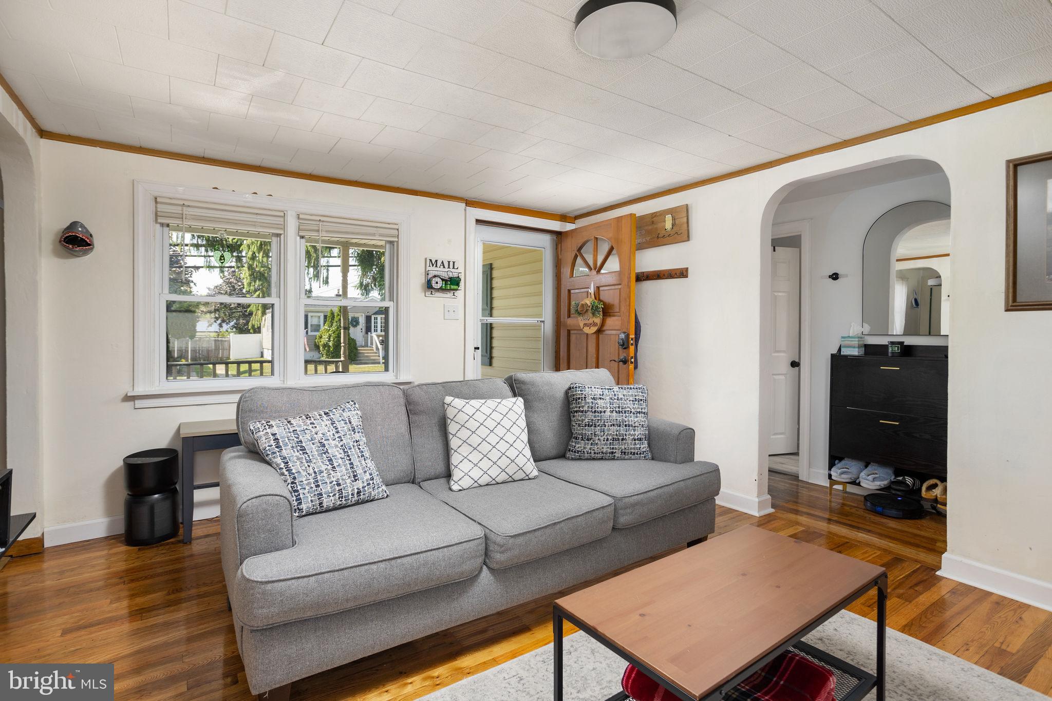 615 Winthrop Ave