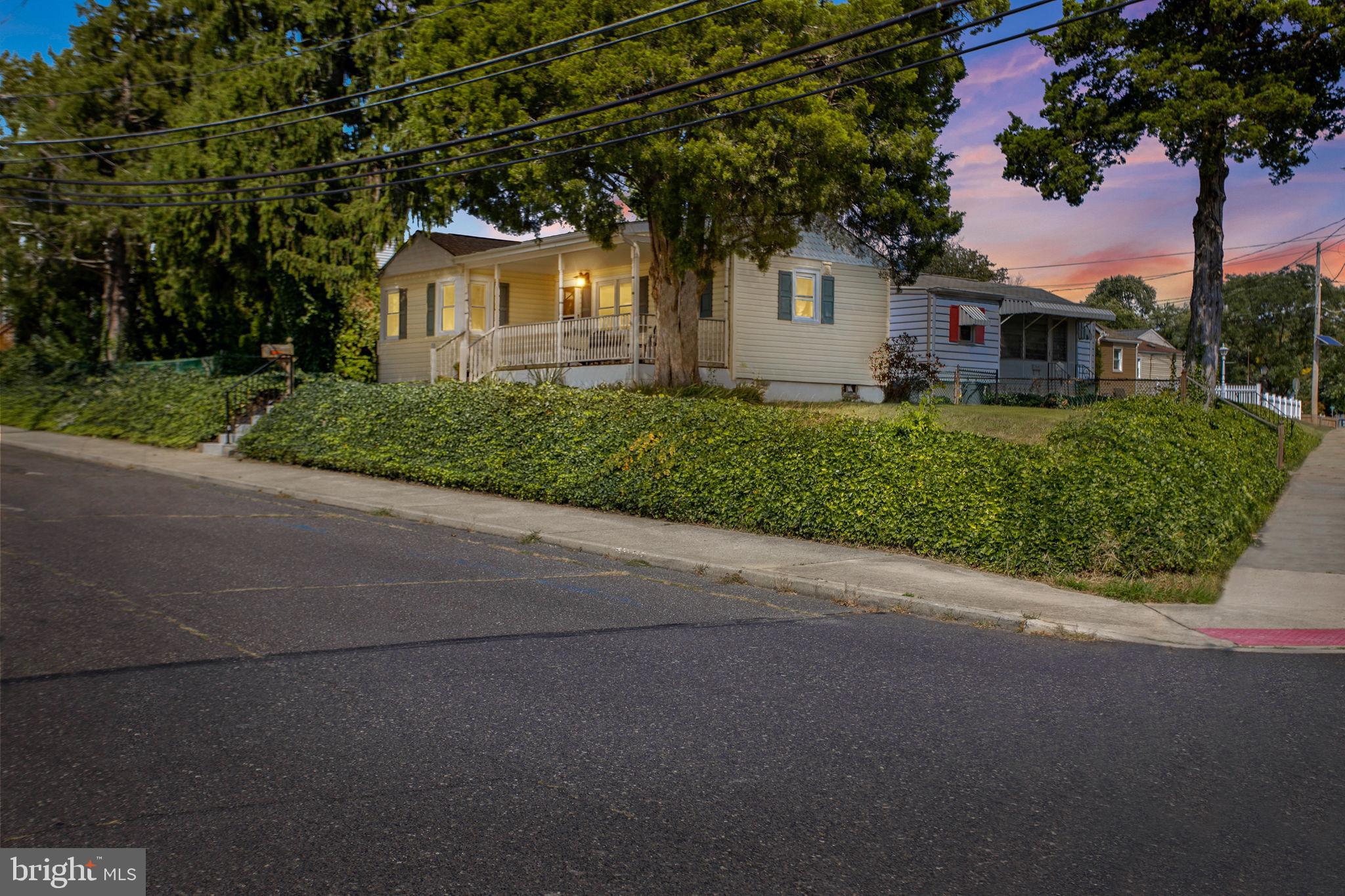 615 Winthrop Ave