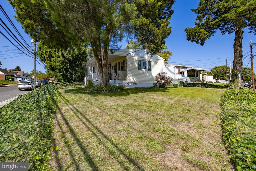 615 Winthrop Ave