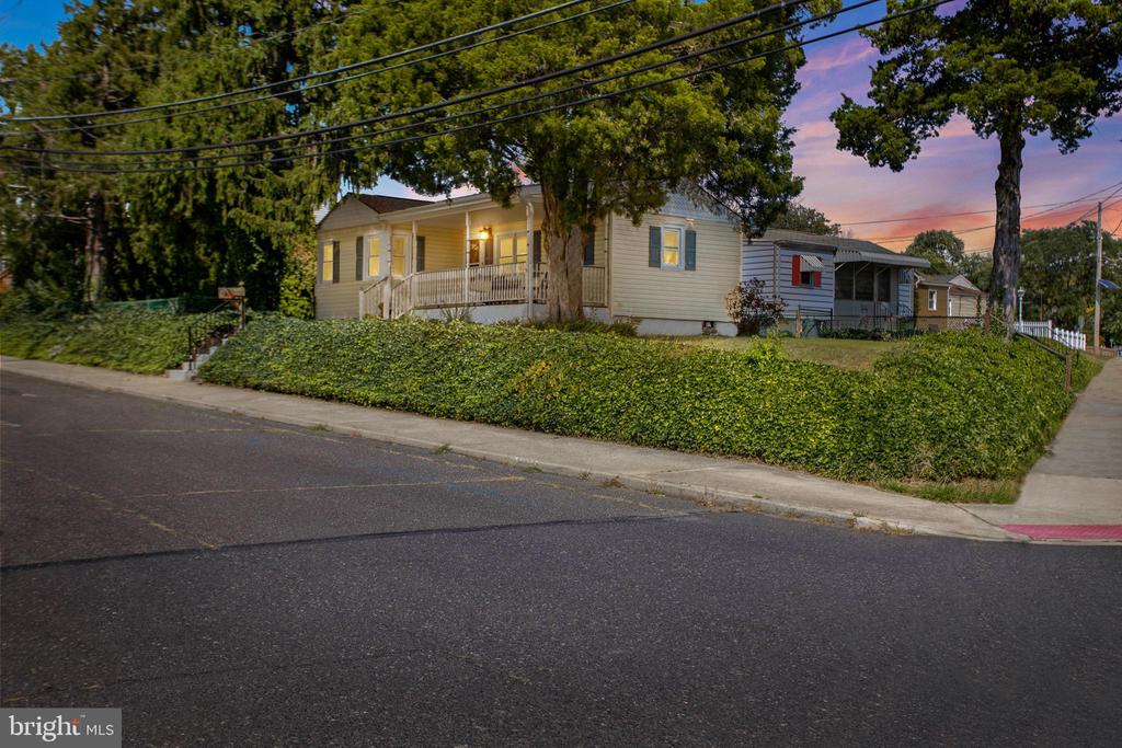 615 Winthrop Ave