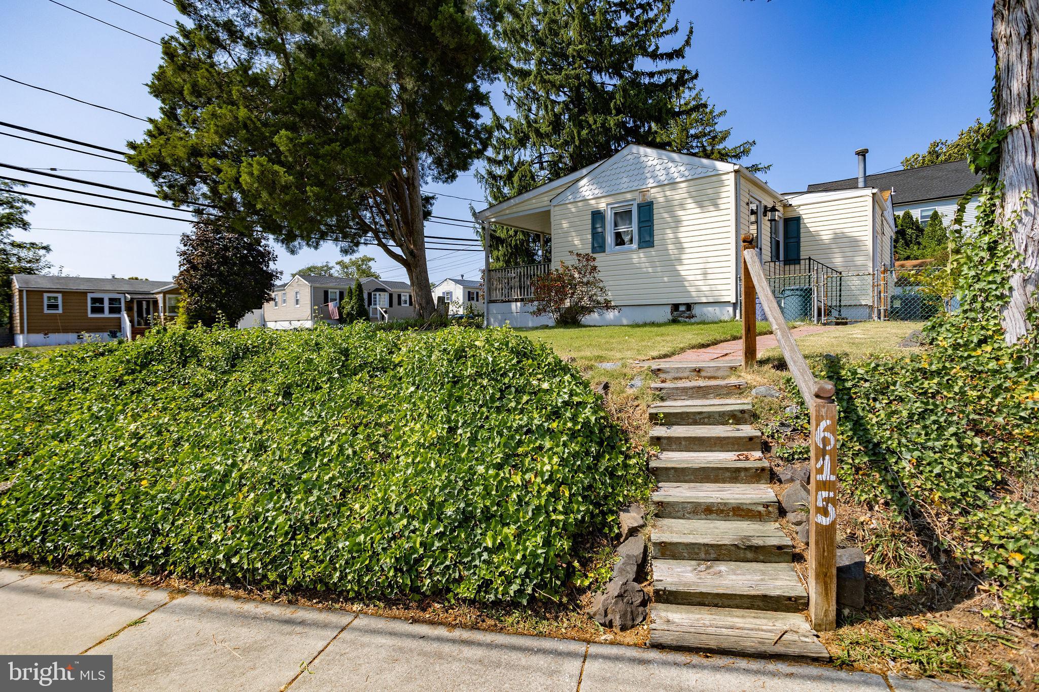 615 Winthrop Ave