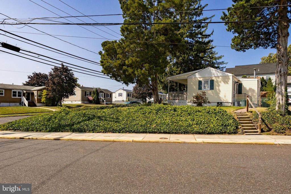 615 Winthrop Ave