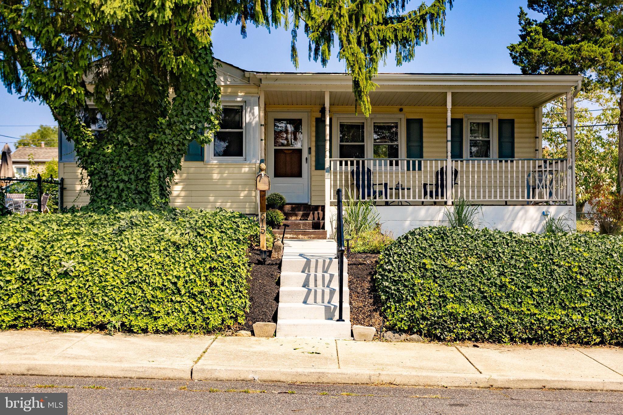 615 Winthrop Ave