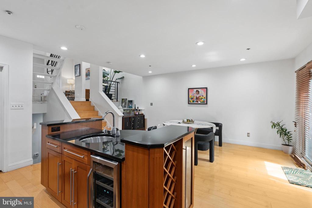 5064 Main St
