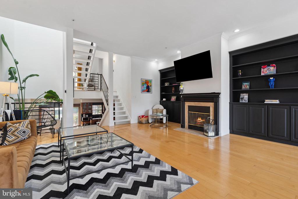 5064 Main St