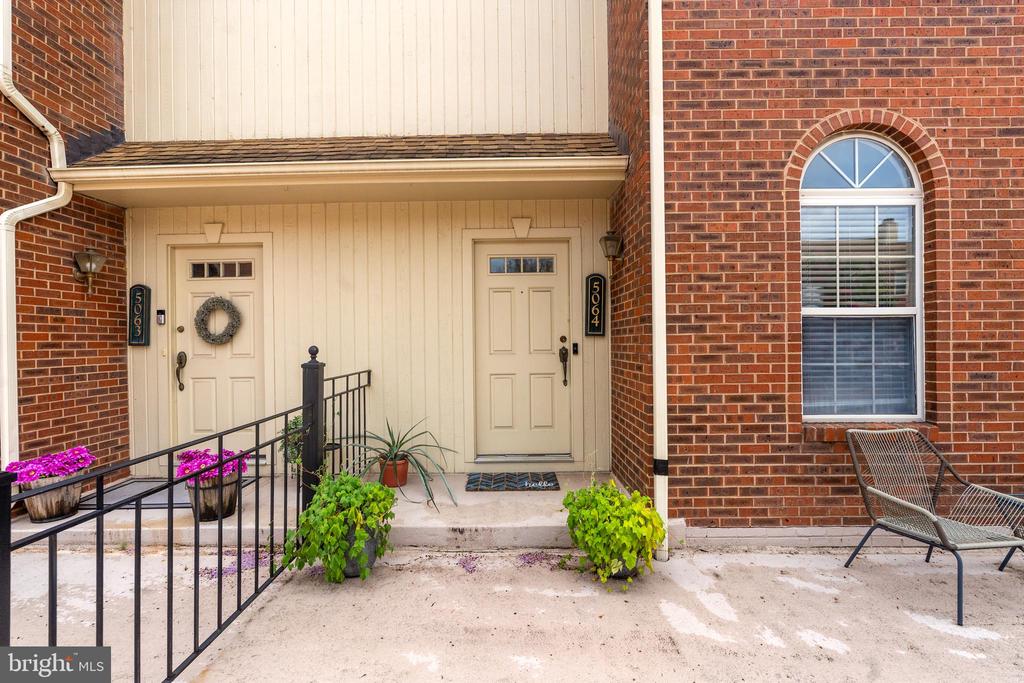 5064 Main St