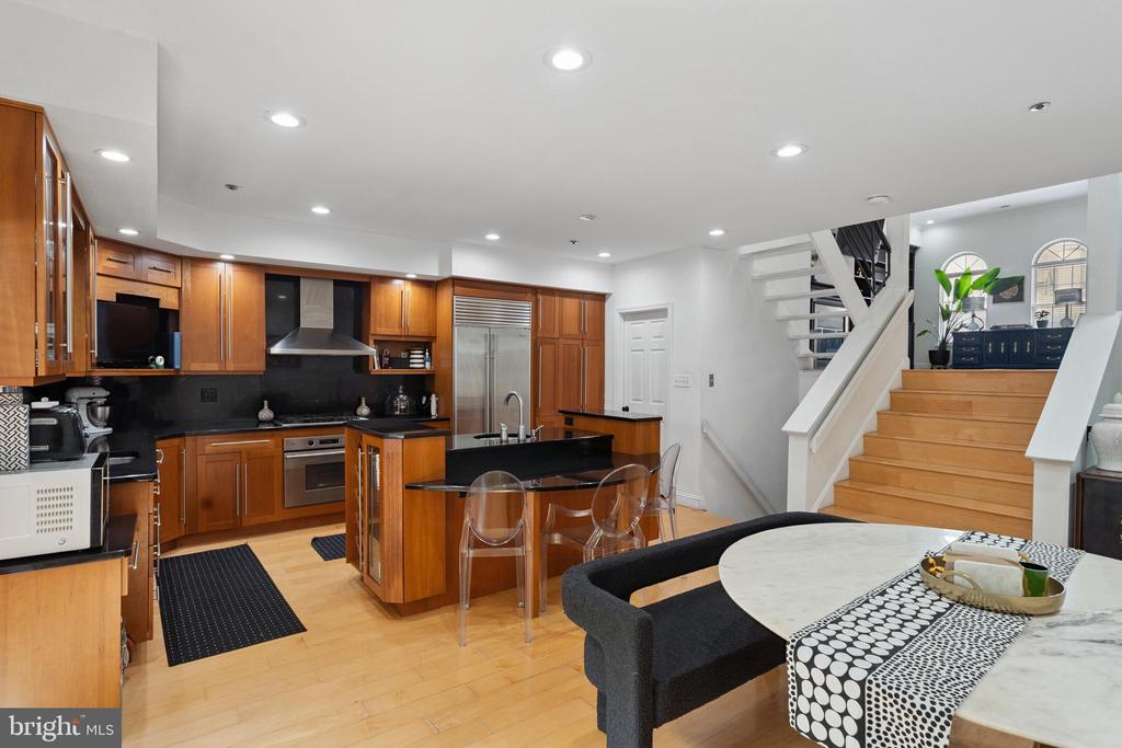 5064 Main St