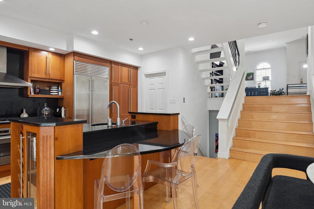 5064 Main St