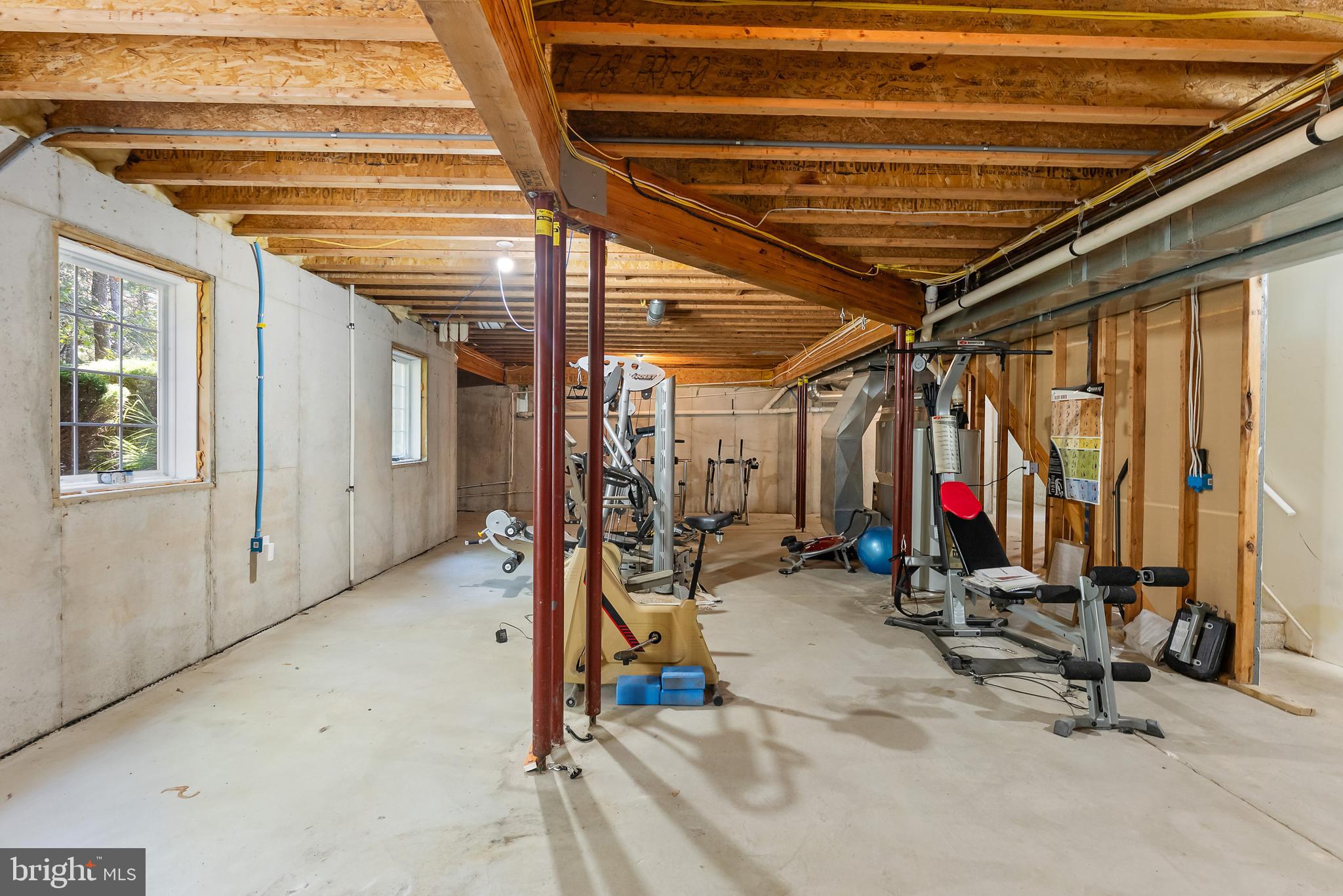 2076 HENDRICKS AVENUE