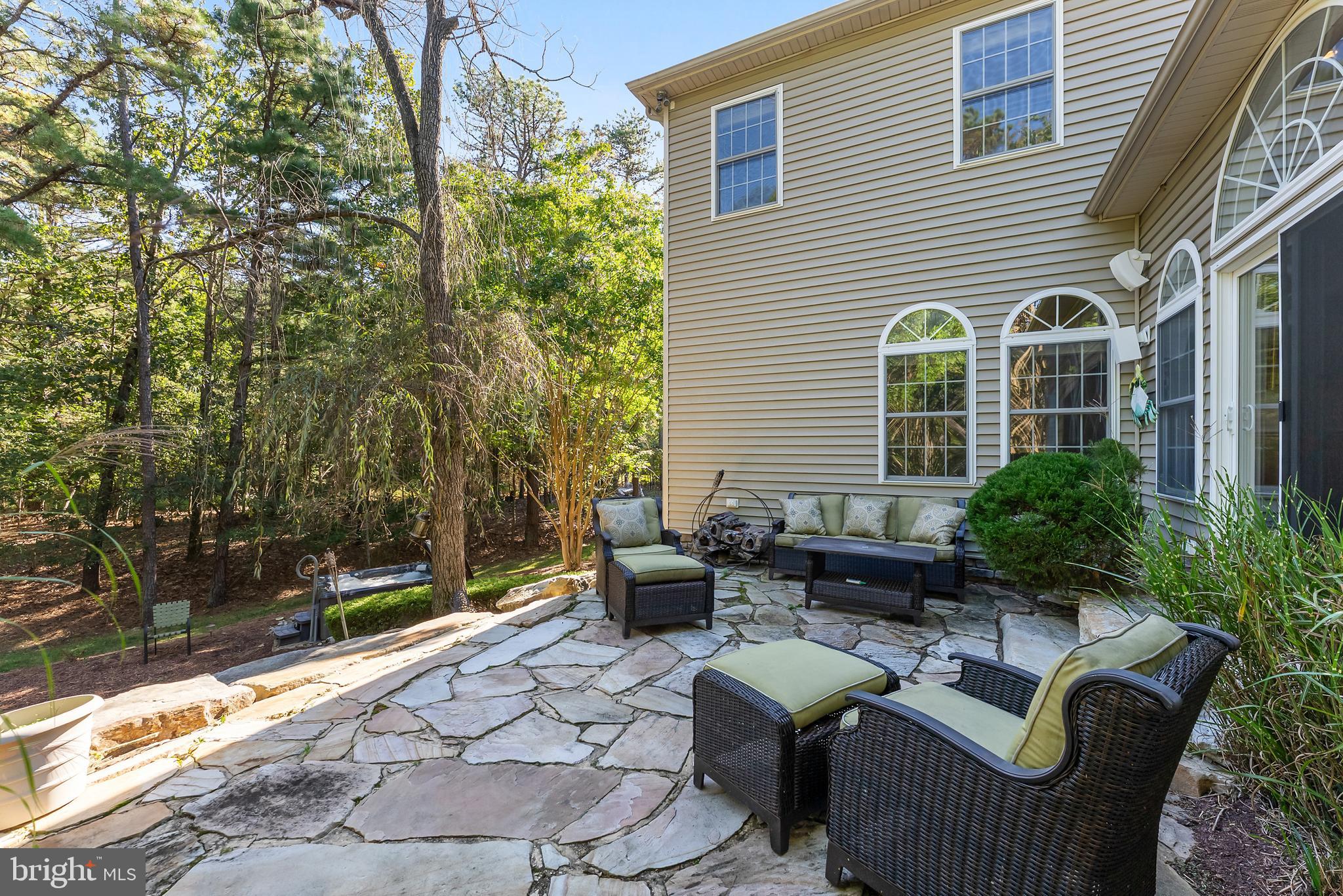 2076 HENDRICKS AVENUE