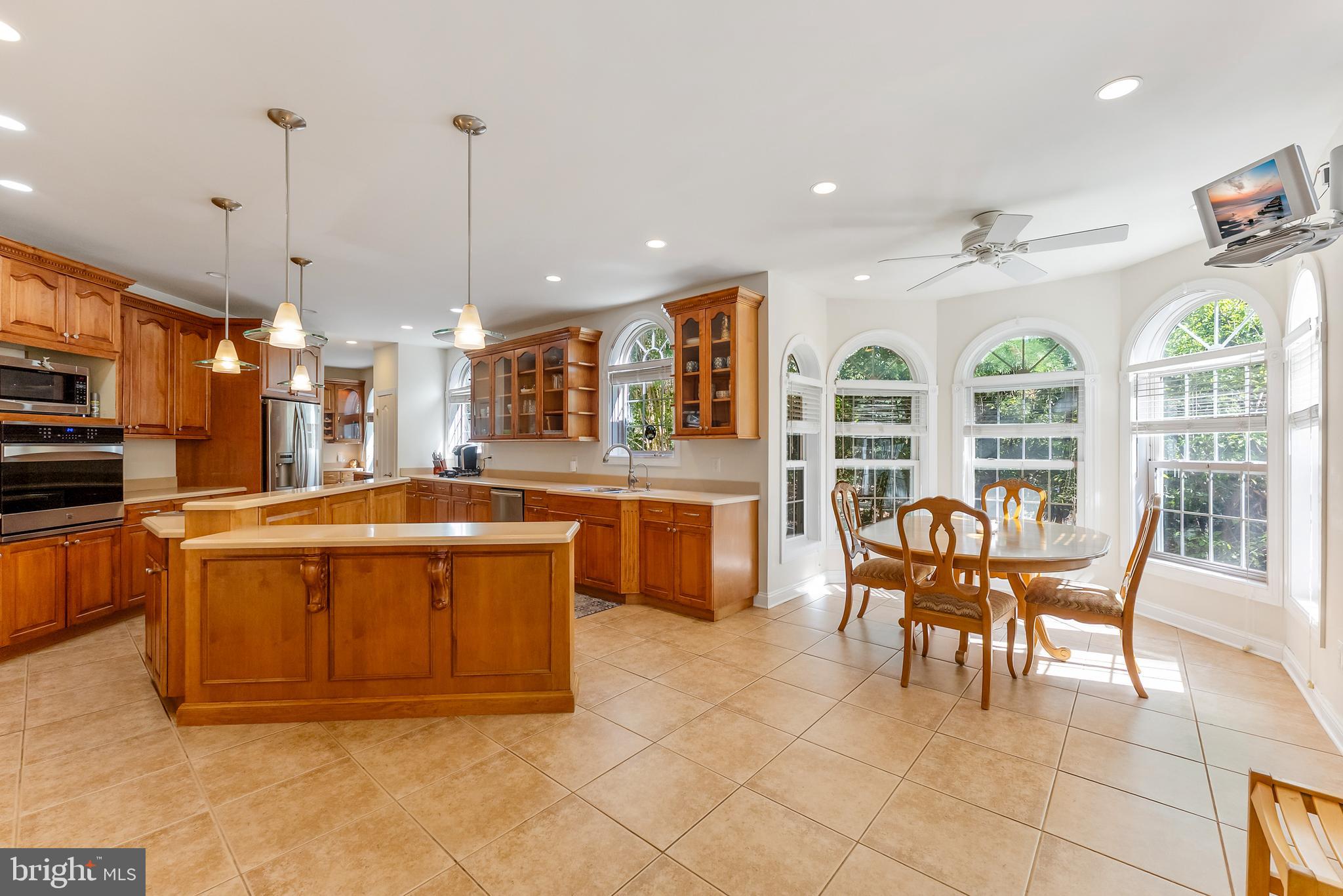 2076 HENDRICKS AVENUE