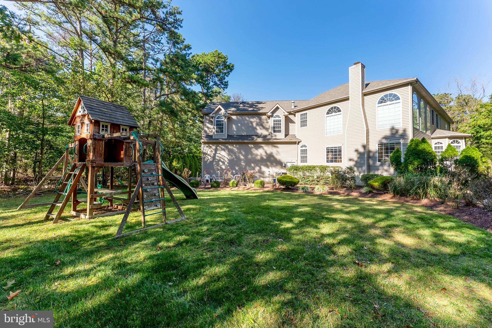 2076 HENDRICKS AVENUE