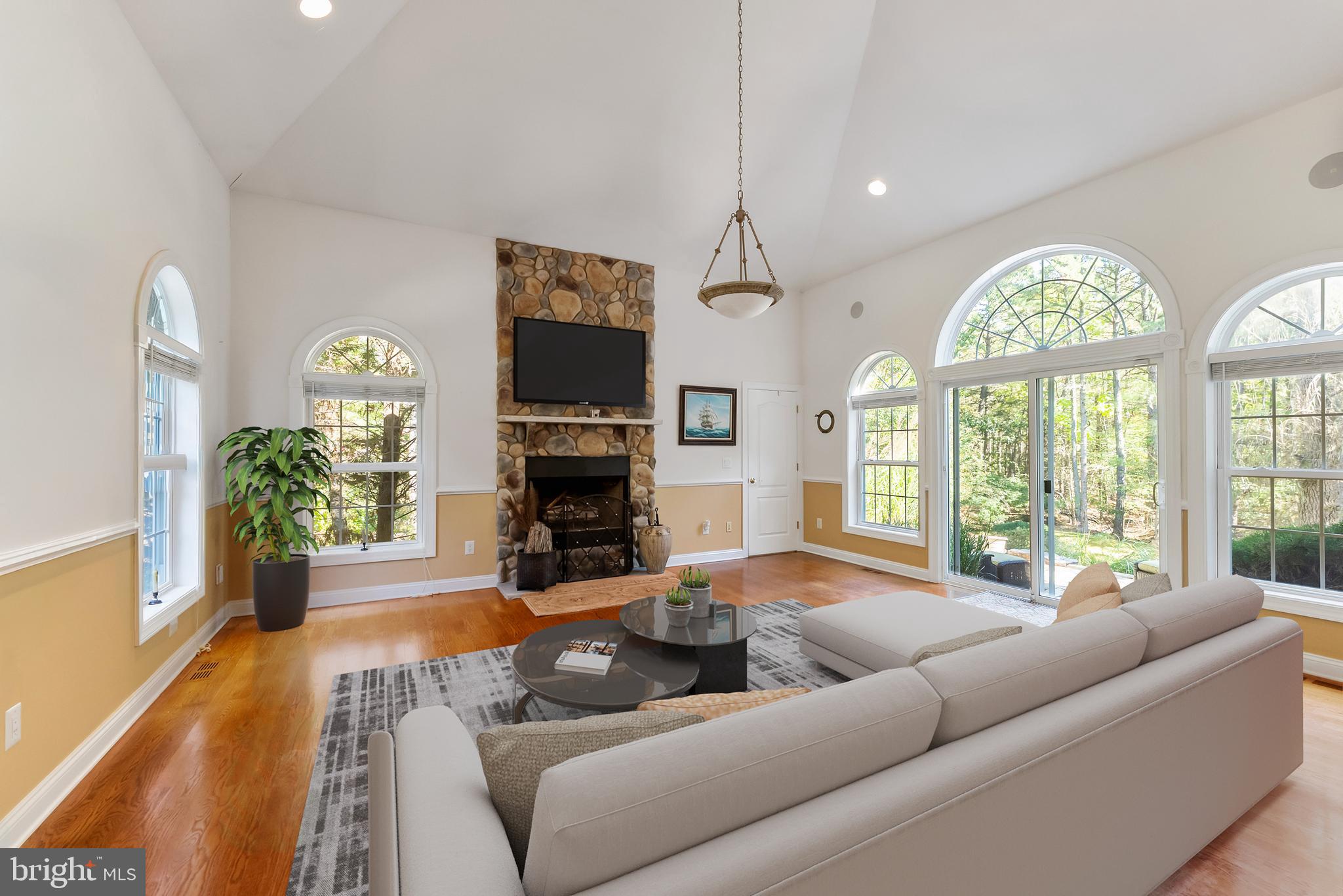 2076 HENDRICKS AVENUE