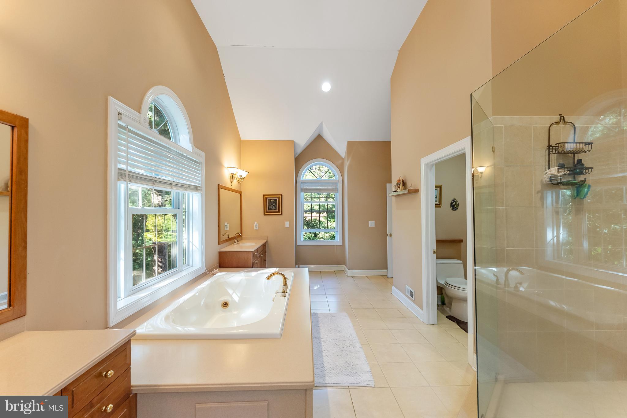 2076 HENDRICKS AVENUE